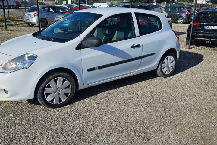 RENAULT CLIO III SOCIETE