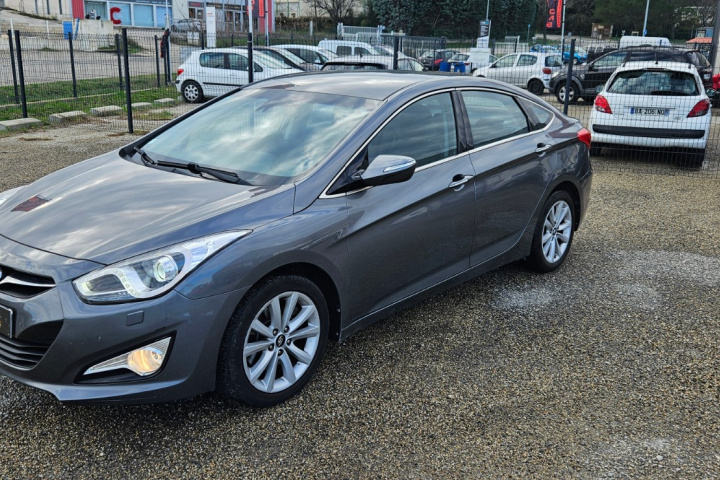 HYUNDAI i40